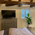 Vandrarhem 24-7 *