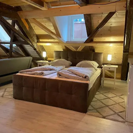 Hostal 24-7 *