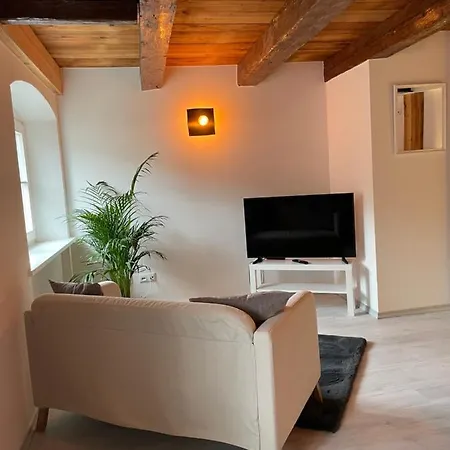 Hostal 24-7