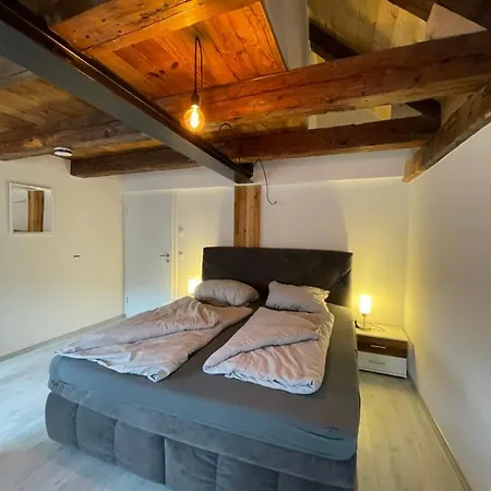 24-7 Hostel *