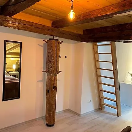 24-7 Hostal *
