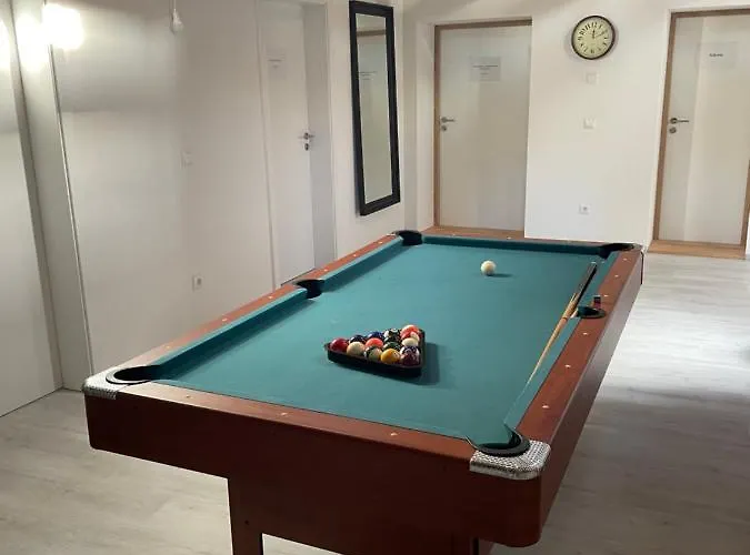 24-7 Hostel
