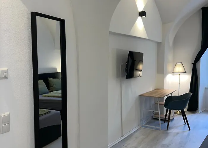 24-7 Hostel *